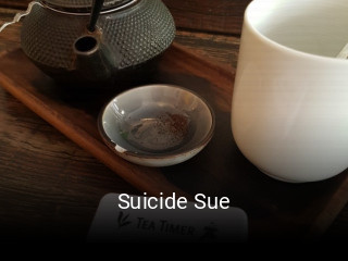 Suicide Sue tisch buchen